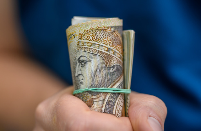 Limit 15 000 zł gotówki – czy&nbsp;dotyczy zakupu od&nbsp;osoby prywatnej?
